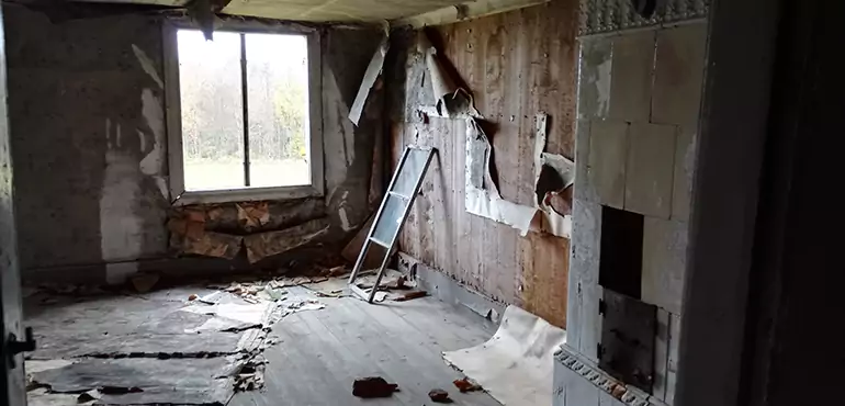 Why Selling a Distressed House Through Traditional Methods Fails in Albuquerque